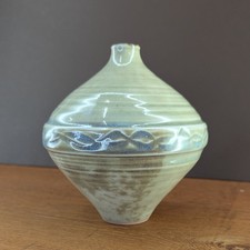 GÖRGE HOHLT KATZBACH 1981 KÜNSTLERKERAMIK PORZELLAN VASE STUDIOKERAMIK SELADON