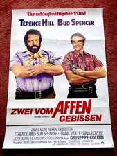 Zwei vom Affen gebissen