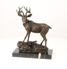 Art Deco Bronze Hirsch Skulptur auf schwarzem Marmorsockel signiert