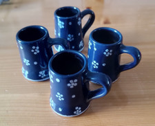 Gmundner Keramik Dirndl Blau 4 Stamperl/Schnapsgläse Maße ca. Ø x H - 4 x 5,5 cm