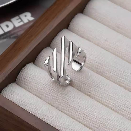 Silberring mit schrägem