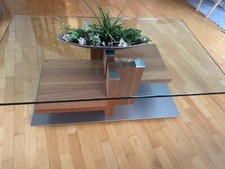 hochwertiger schöner zeitloser Couchtisch mit Sicherheitsglas und Holzeinsatz