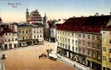 Ak Żary Sorau Ostbrandenburg, Vogelschau auf den Markt, Geschäfte - 4638161