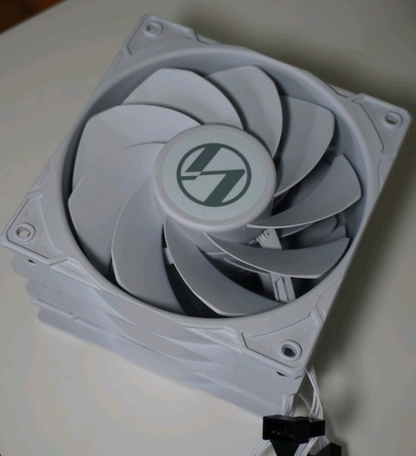 Lian case fans reversed - lian,
