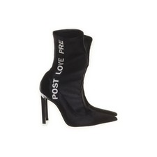 Zara Trafaluc, Stiefeletten