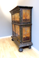 Antiker Wirtschaftsschrank