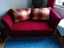 Kleines rotes Sofa zu verschenken, ausklappbar, guter Zustand