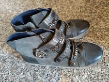 Halbschuhe mit Schnallen und Nieten grün von xyxyx Größe 41