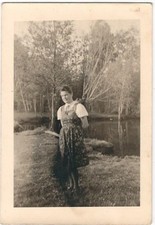 29/443 FOTO FRAU IN FEINER