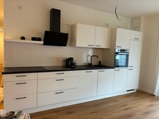 Küche mit E Geräten / Küche /  Beko Herd & Ofen / Livvin Abzugshaube 