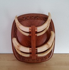 Warzenschwein Hauer 4 Paare auf Brett, ca. 32 cm x 28 cm