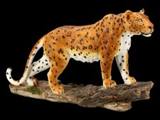 Leoparden Figur auf Ast -