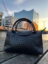 Schwarze Kroko-Embossed Vegan