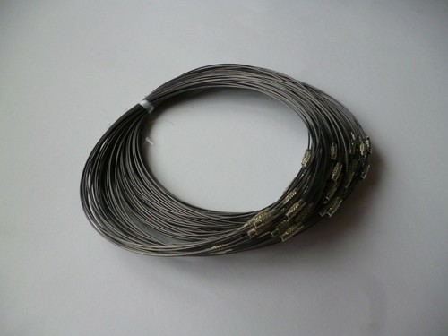 Halsreif mit - 50, (collier)