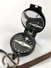 Marschkompass Wehrmacht an Fangriemen. Beides mit Hersteller MK , in gutem Gesam