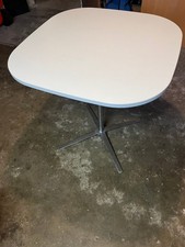 Design Bistrotisch - bene Club Table Soft Square in Weiß mit Chromfuss