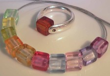 EIN Kunststoff Würfel