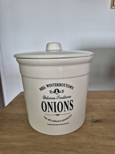 Mrs winterbottoms onion - mrs.,