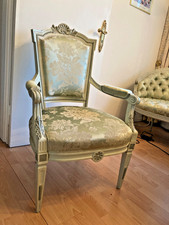 Stuhl im antiken Louis Seize