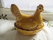 'SATTLER' HENNE AUF NEST -