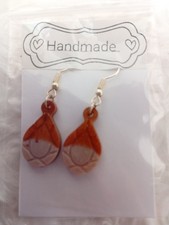 Ein Paar Ohrringe Handmade