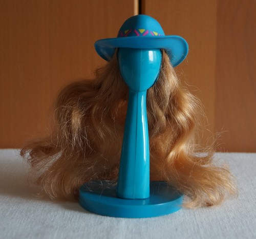 Barbie magic change - -,