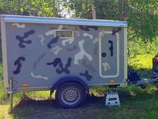 PKW-Anhänger mit Sondereinbauten für Camping SARIS 1300kg zul. GGW gebremst