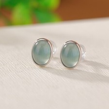 F02 Ohrringe ovale grüne Jade glatter Rand Silber 925 Ohrstecker
