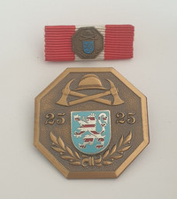 2 x alte Feuerwehr Abzeichen Feuerwehr Hessen 25 Jahre u.a.
