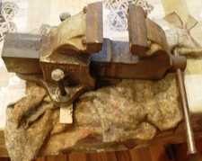 Alter Werkstatttisch-Schraubstock