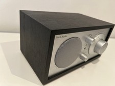 TIVOLI AUDIO RADIO MODEL ONE DESIGN WEISS EDLE OPTIK GEHÄUSE HENRY KLOSS TISCH
