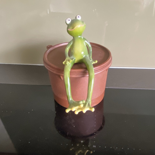 Frosch figur grün sitzend - frosch,