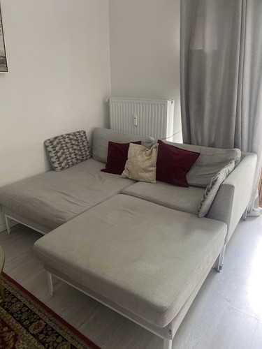 Graues sofa mit ottomane - ottomane, –