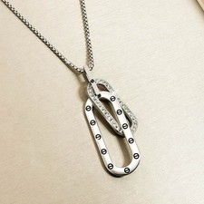 Halskette mit Anhänger