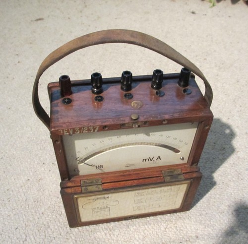 Historisches messgerät von - mv,