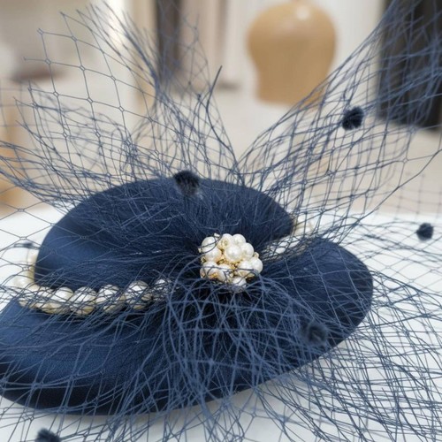 Fascinator mit federn und - mit,