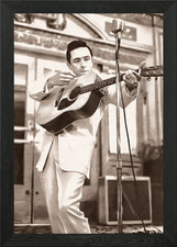Johnny Cash spielt Gitarre