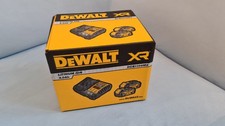 DeWalt DCB 1104 M2 Akku Starter Set 12 V / 18 V 2x Akku 4,0 Ah + DCB 1104 Lader