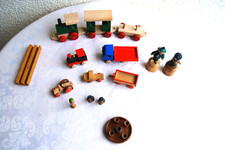 Sammlung Erzgebirge Holzspielzeug mit Sandmännchen u. Pittiplatsch