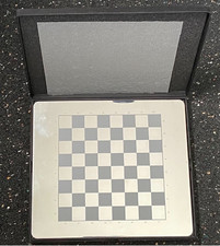 Schachspiel, Glas / Metall