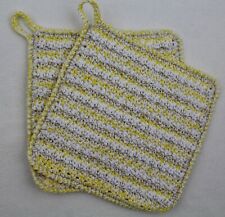 Gelb-weiß-beige Topflappen im Hahnentrittmuster gehäkelt aus Baumwollgarn