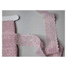 13,5 Meter Spitzenborte mit Blütenmuster, gebogt, Rosa, 30mm