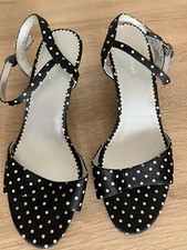 Sandaletten, Sandalen