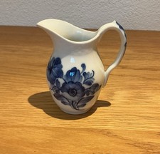 Milchkännchen Royal Copenhagen Denmark Blaue Blume , 10-8025, Höhe 10 cm