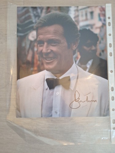 James bond roger moore - james,