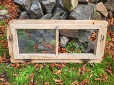 altes Holzfenster mit Rahmen, Fenster, Dekoration