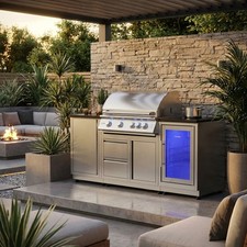 Komplette Outdoor-Küche mit