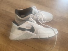 Nike Legend Essential 2 Herren Trainingsschuhe Sneaker Weiss Schwarz Gr 44 Neu