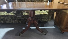 Antiker Mahagoni-Esstisch /