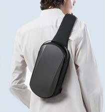 Sling Bag Herren Brusttasche Crossbody Wasserdicht USB Arbeit Reisen Wandern DHL